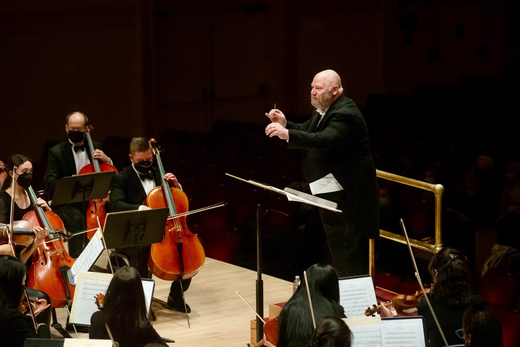 Dr. Seán Boulware conducting orchestra